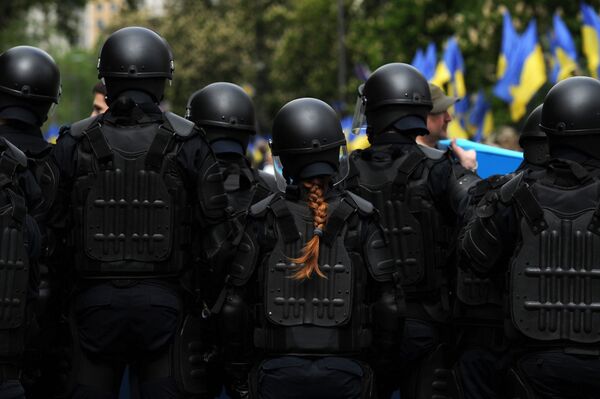 Фотография Косичка (Police pigtail) Сергея Гапона (Беларусь). Главные новости, одиночные фотографии. Фотография Косичка (Police pigtail) Сергея Гапона (Беларусь). Главные новости, одиночные фотографии. - Sputnik Армения