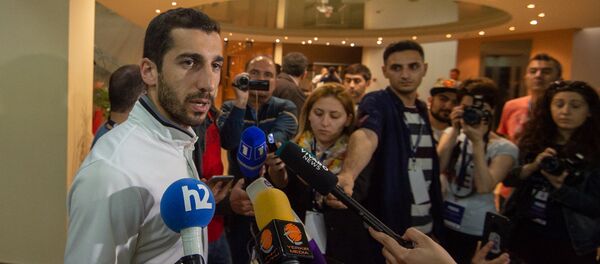 Генрих Мхитарян (23 мая 2018). Еревaн Генрих Мхитарян (23 мая 2018). Еревaн - Sputnik Արմենիա