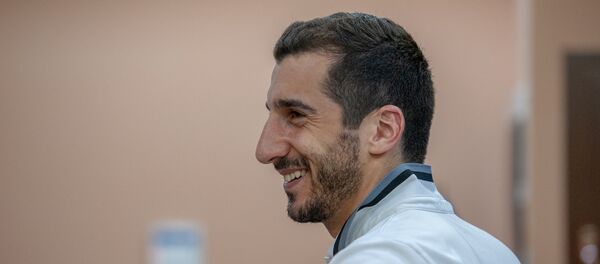 Генрих Мхитарян (23 мая 2018). Еревaн Генрих Мхитарян (23 мая 2018). Еревaн - Sputnik Армения