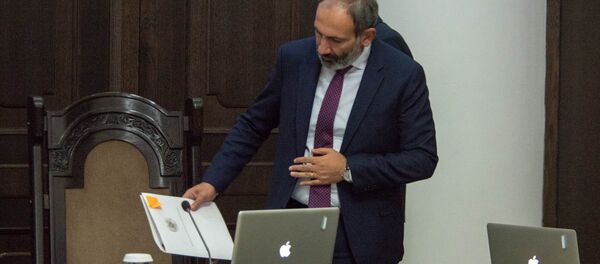 Премьер-министр Армении Никол Пашинян на заседании правительства Армении (24 мая 2018). Еревaн Премьер-министр Армении Никол Пашинян на заседании правительства Армении (24 мая 2018). Еревaн - Sputnik Արմենիա