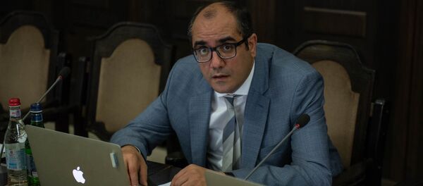 Министр по чрезвычайным ситуациям Армении Грачья Ростомян на заседании правительства Армении (24 мая 2018). Еревaн - Sputnik Армения