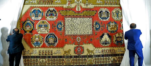 Церемония передачи ковра Ереван 2800 музею истории Еревана (19 мая 2018). Еревaн - Sputnik Արմենիա