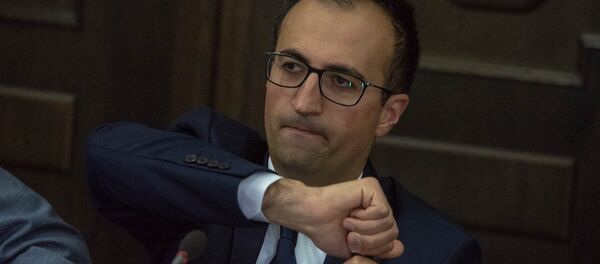 Mинистр здравоохранения Арсен Торосян на заседании правительства Армении (24 мая 2018). Еревaн Mинистр здравоохранения Арсен Торосян на заседании правительства Армении (24 мая 2018). Еревaн - Sputnik Արմենիա