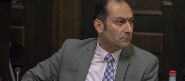 Министр юстиции Артак Зейналян на заседании правительства Армении (24 мая 2018). Еревaн Министр юстиции Артак Зейналян на заседании правительства Армении (24 мая 2018). Еревaн - Sputnik Армения