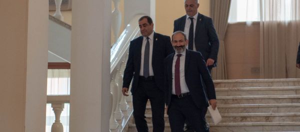 Премьер-министр Армении Никол Пашинян после заседания правительства Армении (24 мая 2018). Еревaн - Sputnik Արմենիա