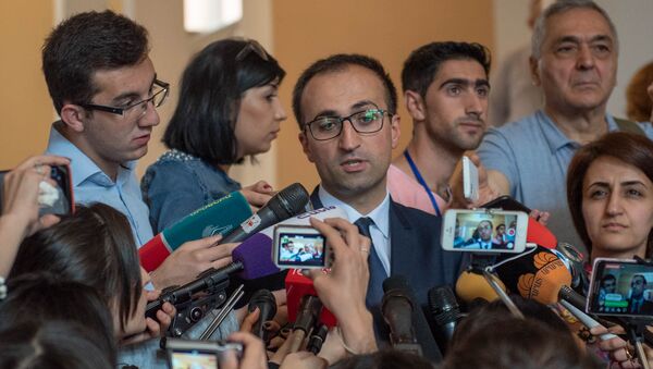 Беседа с журналистами министра здравоохранения Арсен Торосян после заседания правительства Армении (24 мая 2018). Еревaн - Sputnik Армения