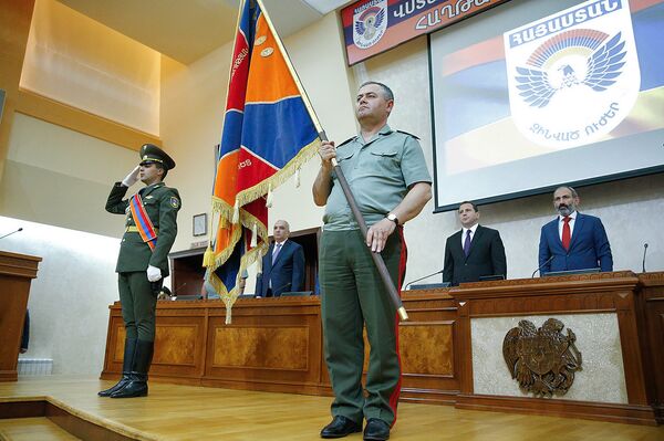 Премьер-министр Никол Пашинян представил нового главу Генштаба ВС во время встречи с высшим офицерским составом (25 мая 2018). Еревaн - Sputnik Армения