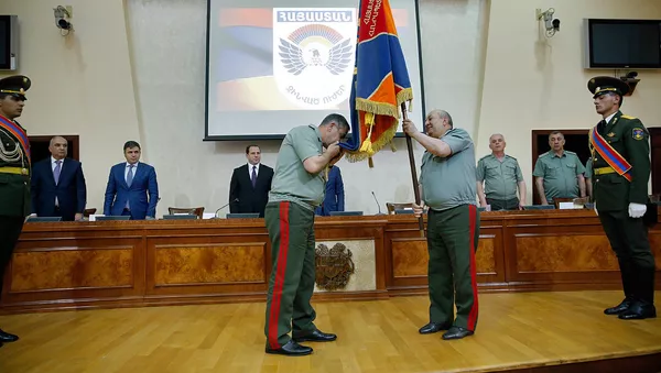 Премьер-министр Никол Пашинян представил нового главу Генштаба ВС во время встречи с высшим офицерским составом (25 мая 2018). Еревaн - Sputnik Армения
