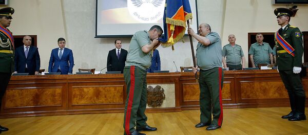 Премьер-министр Никол Пашинян представил нового главу Генштаба ВС во время встречи с высшим офицерским составом (25 мая 2018). Еревaн - Sputnik Армения