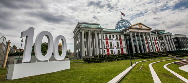 Резиденция президента Грузии в преддверии Дня независимости и 100-летия со дня основания Первой демократической республики (25 мая 2018). Тбилиси Резиденция президента Грузии в преддверии Дня независимости и 100-летия со дня основания Первой демократической республики (25 мая 2018). Тбилиси - Sputnik Армения