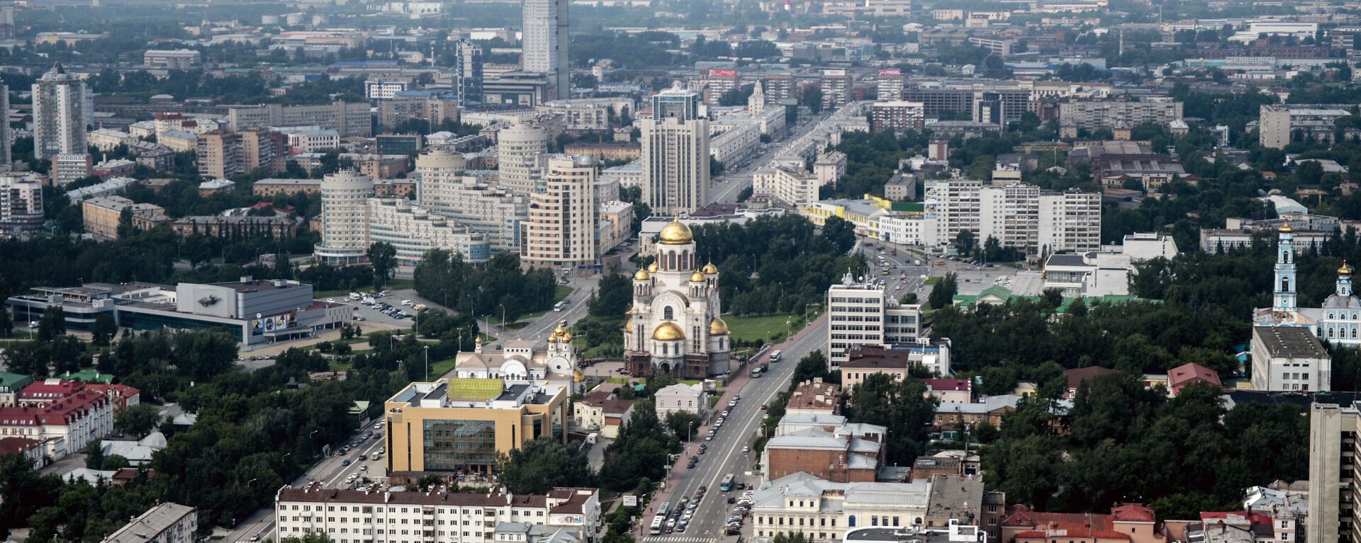 Вид на город со смотровой площадки бизнес-центра Высоцкий - Sputnik Армения, 1920, 14.12.2021