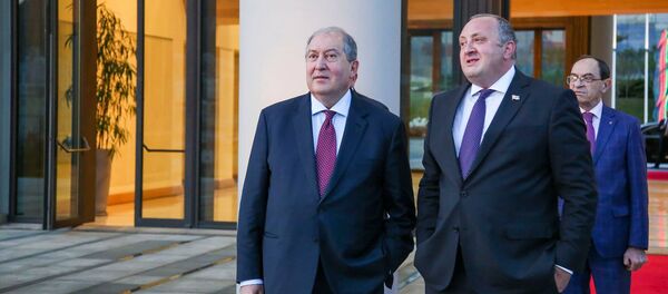 Президент Армении Армен Саркисян встретился с президентом Грузии Георгием Маргвелашвили (25 мая 2018). Тбилиси Президент Армении Армен Саркисян встретился с президентом Грузии Георгием Маргвелашвили (25 мая 2018). Тбилиси - Sputnik Արմենիա
