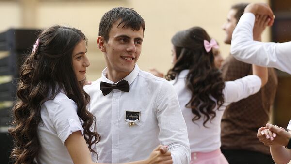 Последний звонок выпускников приграничных районов в правительственной резиденции (25 мая 2018). Еревaн - Sputnik Армения