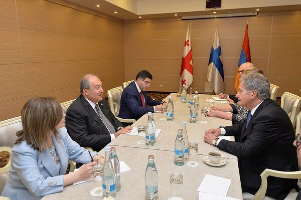 Президент Армении Армен Саркисян встретился с Президентом Финляндии Саули Ниинисте (26 мая 2018). Тбилиси Президент Армении Армен Саркисян встретился с Президентом Финляндии Саули Ниинисте (26 мая 2018). Тбилиси - Sputnik Армения