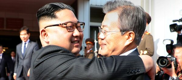 Встреча лидеров Северной и Южной Кореи Ким Чен Ына и Луна Чже (26 мая 2018). Деревня Панмундж, Северная Корея Встреча лидеров Северной и Южной Кореи Ким Чен Ына и Луна Чже (26 мая 2018). Деревня Панмундж, Северная Корея - Sputnik Армения