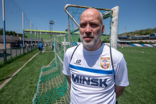 Представитель Беларуси Тимофей Зиновьев на II Международном турнире по футболу среди журналистов (26 мая 2018). Еревaн Представитель Беларуси Тимофей Зиновьев на II Международном турнире по футболу среди журналистов (26 мая 2018). Еревaн - Sputnik Արմենիա