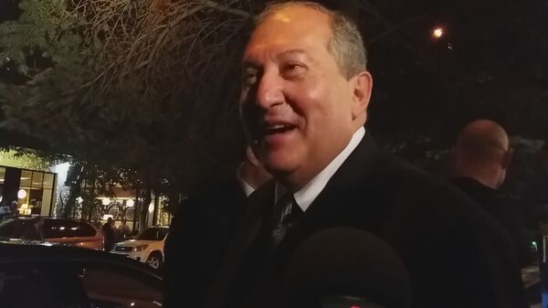 Սըր Էլթոն Ջոնն ու նախագահ Արմեն Սարգսյանն ընթրեցին Երևանում Սըր Էլթոն Ջոնն ու նախագահ Արմեն Սարգսյանն ընթրեցին Երևանում - Sputnik Արմենիա