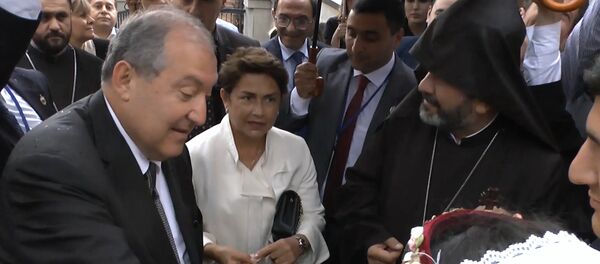 Նախագահ Արմեն Սարգսյանը հանդիպել է Թբիլիսիի հայ համայնքի հետ Նախագահ Արմեն Սարգսյանը հանդիպել է Թբիլիսիի հայ համայնքի հետ - Sputnik Արմենիա