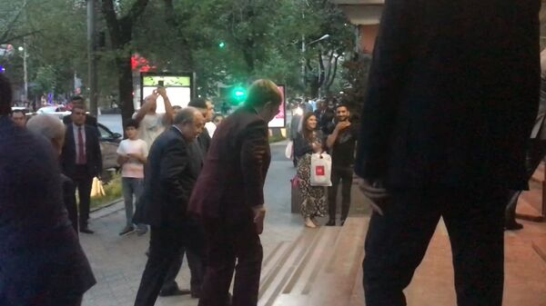 Էլթոն Ջոնն ընթրում է Նիկոլ Փաշինյանի ու Արմեն Սարգսյանի հետ Էլթոն Ջոնն ընթրում է Նիկոլ Փաշինյանի ու Արմեն Սարգսյանի հետ - Sputnik Արմենիա