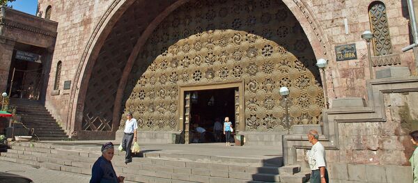 Ереванский крытый рынок. Архивное фото - Sputnik Армения