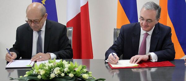 Главы МИД Армении и Франции Зограб Мнацаканян и Жан-Ив Ле Дриан Главы МИД Армении и Франции Зограб Мнацаканян и Жан-Ив Ле Дриан - Sputnik Армения