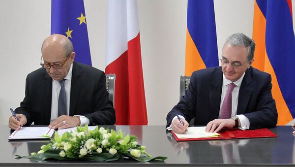 Главы МИД Армении и Франции Зограб Мнацаканян и Жан-Ив Ле Дриан - Sputnik Արմենիա
