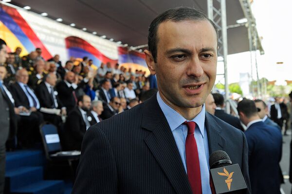 Секретарь СБ Армен Григорян на праздовании 100-летия провозглашения Первой Республики и Победы в Сардарапатском сражении (28 мая 2018). Сардарапат - Sputnik Արմենիա