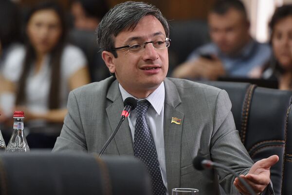 Վահե Գրիգորյանը կընտրվի՞ ՍԴ դատավոր. ԱԺ պատգամավորների բուռն քննարկումը Վահե Գրիգորյանը կընտրվի՞ ՍԴ դատավոր. ԱԺ պատգամավորների բուռն քննարկումը - Sputnik Արմենիա