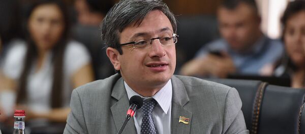 Депутат от фракции Елк Геворг Горгисян в парламенте (29 мая 2018). Еревaн - Sputnik Армения