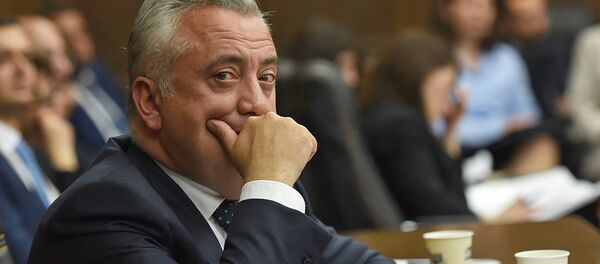 Председатель Центрального банка Армении Артур Джавадян в парламенте (29 мая 2018). Еревaн Председатель Центрального банка Армении Артур Джавадян в парламенте (29 мая 2018). Еревaн - Sputnik Արմենիա