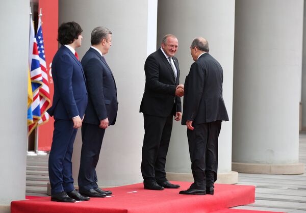 Президент Армении Армен Саркисян с президентом Грузии Георгием Маргвелашвили, премьер-министром Георгием Квирикашвили и спикером парламента Ираклием Кобахидзе (26 мая 2018). Тбилиси - Sputnik Армения