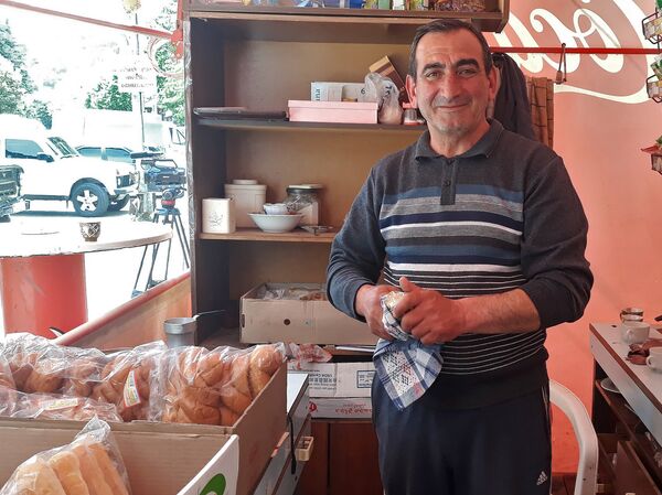 Владелец уличной кафешки в Иджеване Вардан Варданян - Sputnik Армения