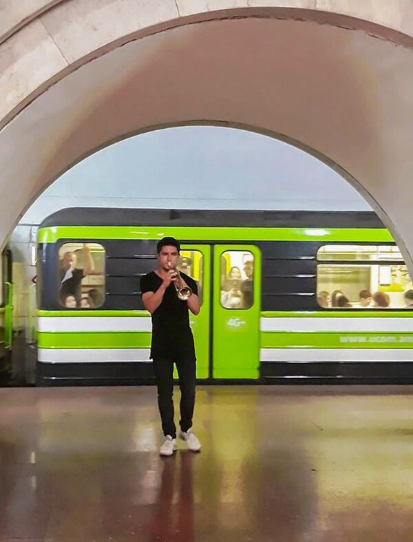 Флешмоб Ереванской гос.концерватории в метро Флешмоб Ереванской гос.концерватории в метро - Sputnik Արմենիա
