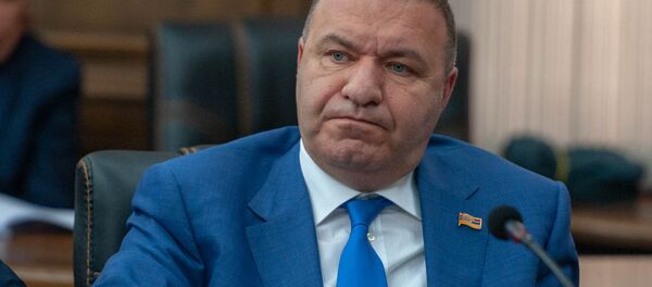 Депутат от фракции Царукян, вице-спикер НС Микаел Мелкумян в парламенте (29 мая 2018). Еревaн - Sputnik Армения