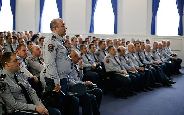 Начальник Полиции Армении Валерий Осипян встретился с сотрудниками дорожной полиции (30 мая 2018). Еревaн - Sputnik Армения