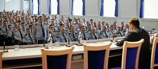 Начальник Полиции Армении Валерий Осипян встретился с сотрудниками дорожной полиции (30 мая 2018). Еревaн Начальник Полиции Армении Валерий Осипян встретился с сотрудниками дорожной полиции (30 мая 2018). Еревaн - Sputnik Армения