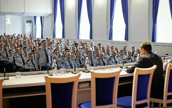 Начальник Полиции Армении Валерий Осипян встретился с сотрудниками дорожной полиции (30 мая 2018). Еревaн Начальник Полиции Армении Валерий Осипян встретился с сотрудниками дорожной полиции (30 мая 2018). Еревaн - Sputnik Армения