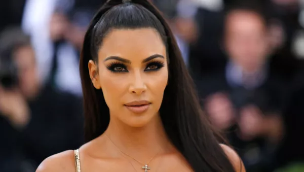 Ким Кардашьян на Met Gala 2018 в музее искусств Метрополитен (7 мая 2018). Нью-Йорк, США - Sputnik Армения