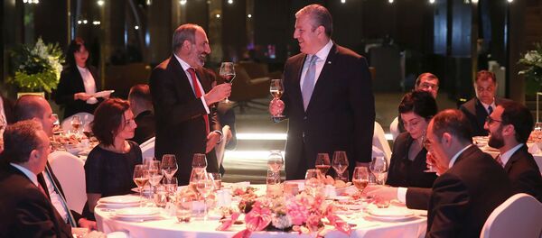 Премьер-министр Грузии Георгий Квирикашвили пригласил армянскую делегацию во главе с премьер-министром Армении Николом Пашинаняном на официальный ужин (30 мая 2018). Тбилиси - Sputnik Армения