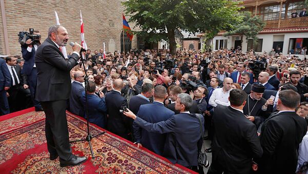 Премьер-министр Армении Никол Пашинян встретился с общиной армян Грузии (30 мая 2018). Тбилиси - Sputnik Армения