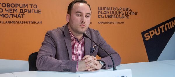 Джонни Меликян во время видеомоста Тбилиси-Ереван, посвященному анализу перспектив армяно-грузинского сотрудничества - Sputnik Армения