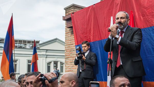 Премьер-министр Армении Никол Пашинян встретился с армянской общиной Грузии (30 мая 2018). Тбилиси - Sputnik Արմենիա