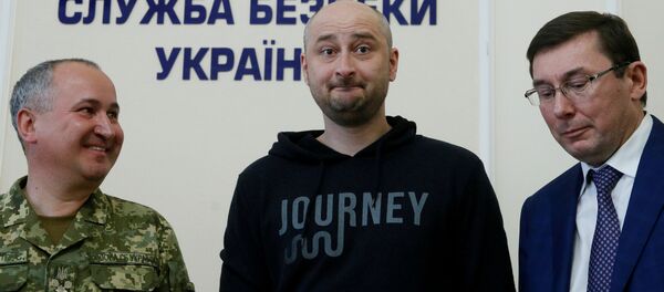 Совместный брифинг генпрокурора Украины Юрий Луценко, российского журналиста Аркадия Бабченко и главы СБУ Василия Грицака (30 мая 2018). Киев, Украина - Sputnik Армения