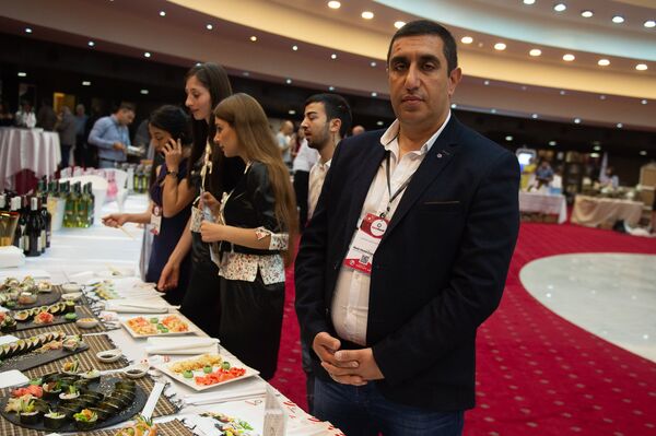 Исполнительный директор ресторана SushiKushi в Ереване Артем Саргсян Исполнительный директор ресторана SushiKushi в Ереване Артем Саргсян - Sputnik Армения