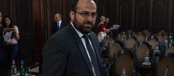 Министр охраны природы Армении Эрик Григорян на заседании правительства (17 мая 2018). Еревaн - Sputnik Արմենիա