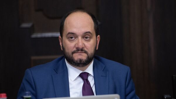 Министр образования и науки Армении Араик Арутюнян на заседании правительства (1 июня 2018). Еревaн - Sputnik Армения