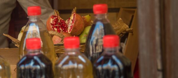 Ярмарка-дегустация вина в центре Ереване - Sputnik Армения