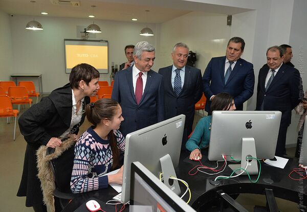 Президент Армении Серж Саргсян посетил центр Тумо в Дилижане Президент Армении Серж Саргсян посетил центр Тумо в Дилижане - Sputnik Արմենիա