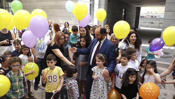 Հայաստանի կրթության և գիտության նախարարությունը բացել է իր դռները Երեխաների պաշտպանությւան միջազգային օրը - Sputnik Արմենիա