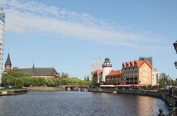 Вид на Кафедральный собор и Рыбную деревню  - Sputnik Армения